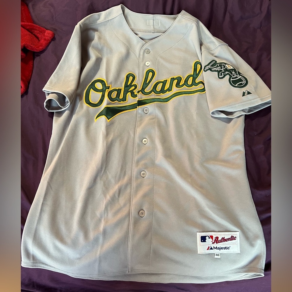 Majestic authentic Oakland Athletics A’s jersey. Size 46 L